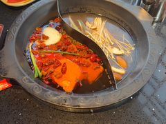 -宽板凳老灶火锅(台湾街店)