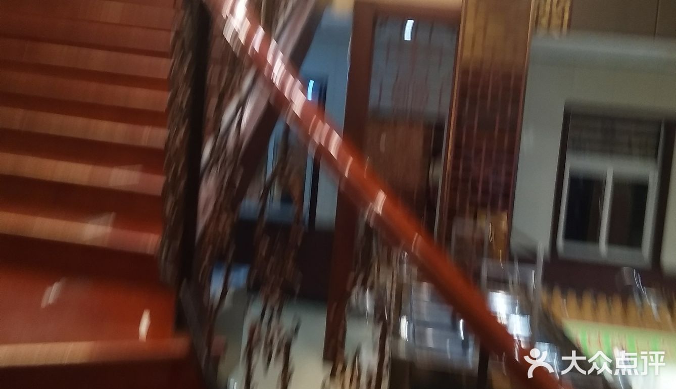 前几天聚餐来的这里，挺不错的，尤其喜欢鲜果鲜虾球68
