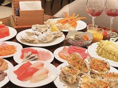 -广州万富希尔顿酒店·感趣自助餐厅·金秋蟹宴生蚝海鲜刺身
