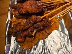 -何师烧烤·小龙虾·江湖川菜·精酿啤酒(成温店)