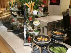 自助取餐区-海口绿发希尔顿酒店-田园汇自助餐·三文鱼·海鲜