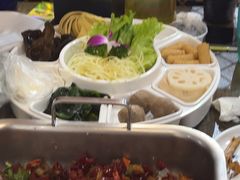 -鸡遇虾煲干锅火锅(小寨金莎店)