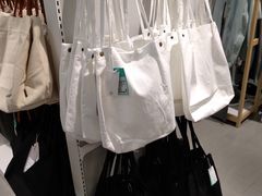 -名创优品(广东省广州琶洲保利广场店)