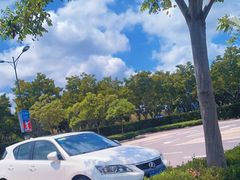 -奕欧来上海购物村停车场