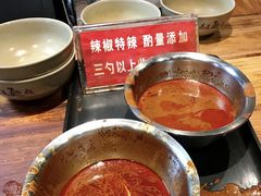 -亮亮面馆(经六路店)