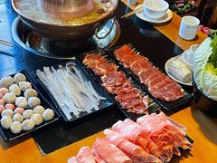 -果松木炭酸菜铜火锅·外婆参鸡汤