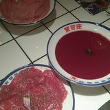新鲜的脆毛肚，血红的鸭血，趴在沙冰上的鸭肠
