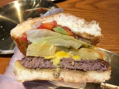 焦糖烤菠萝牛肉汉堡-魏斯理汉堡(西安沣东吾悦店)