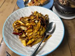 特色干椒炒黑牛干菌-熙楼(翠湖店)