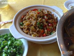 小炒榨菜-鑫巴蜀小镇 · 水煮鱼专研店(玉桥店)