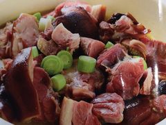 自熏猪蹄-三湘四水湖南特色餐厅(颐景公寓店)