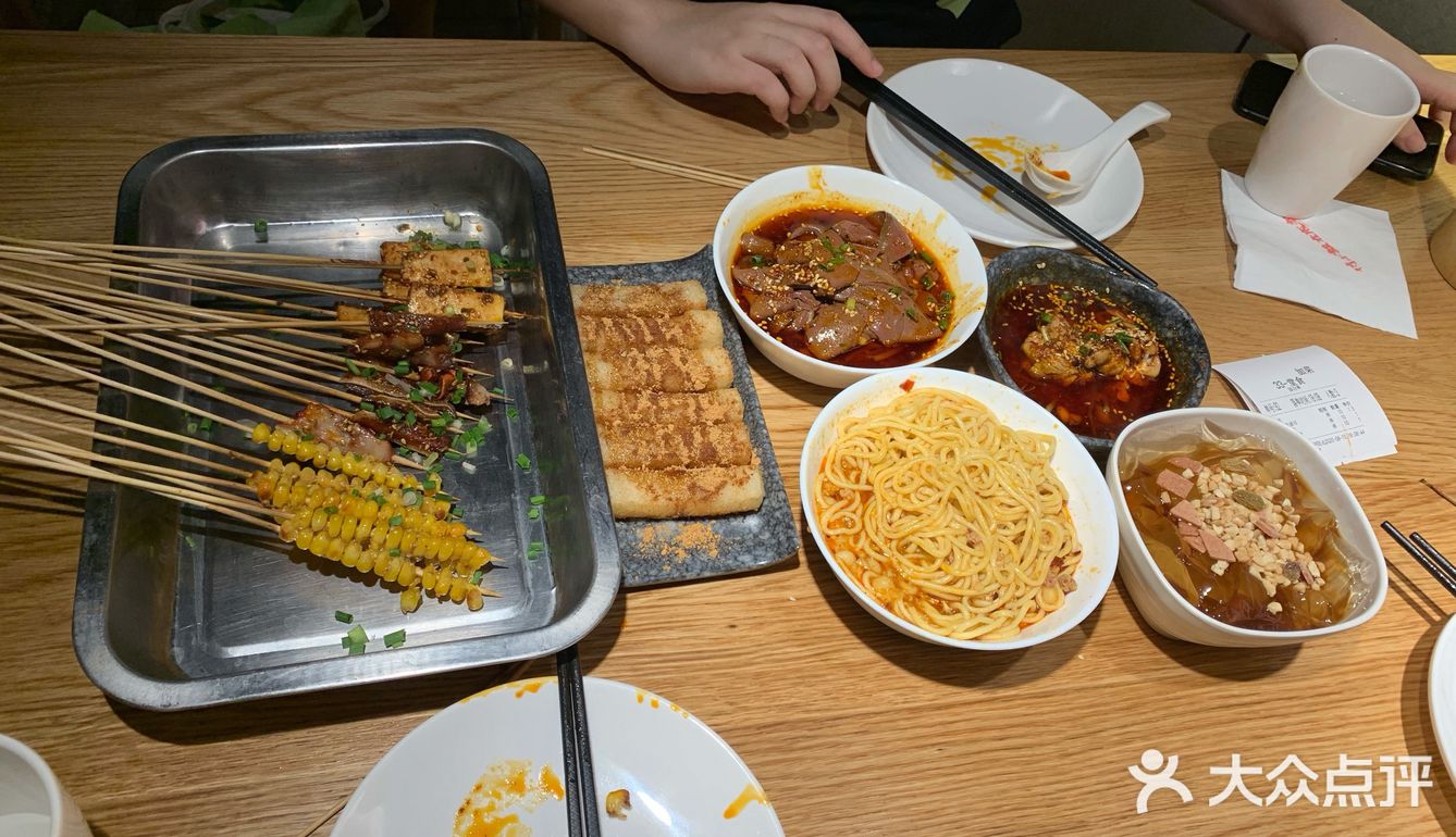 在红街背面，chaos 酒店对面， 走到最后