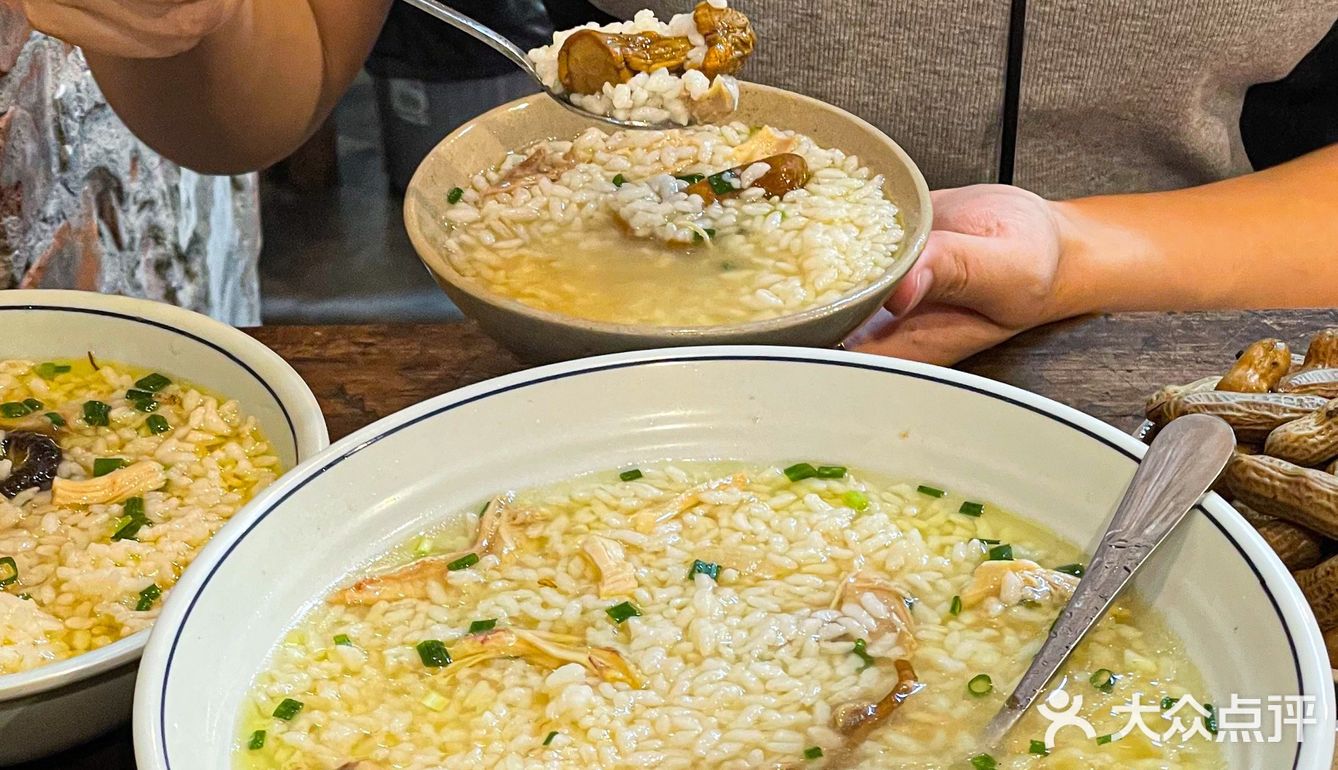 来重庆一定要去时代天街的小破屋吃烧鸡公！