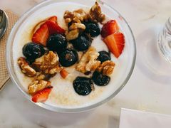 野莓核桃蜂蜜希腊酸奶-The Rug Cafe(王府中环店)