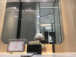 -HAIR CORNER