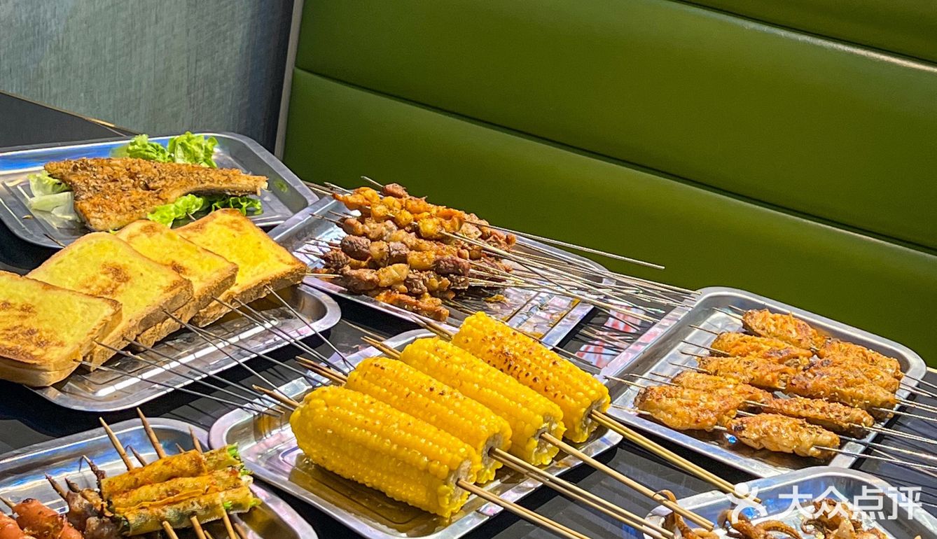 华店附近这家铜锅涮肉里面的烧烤也好好吃啊！ 