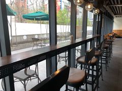 靠窗位-星巴克(西藏路店)