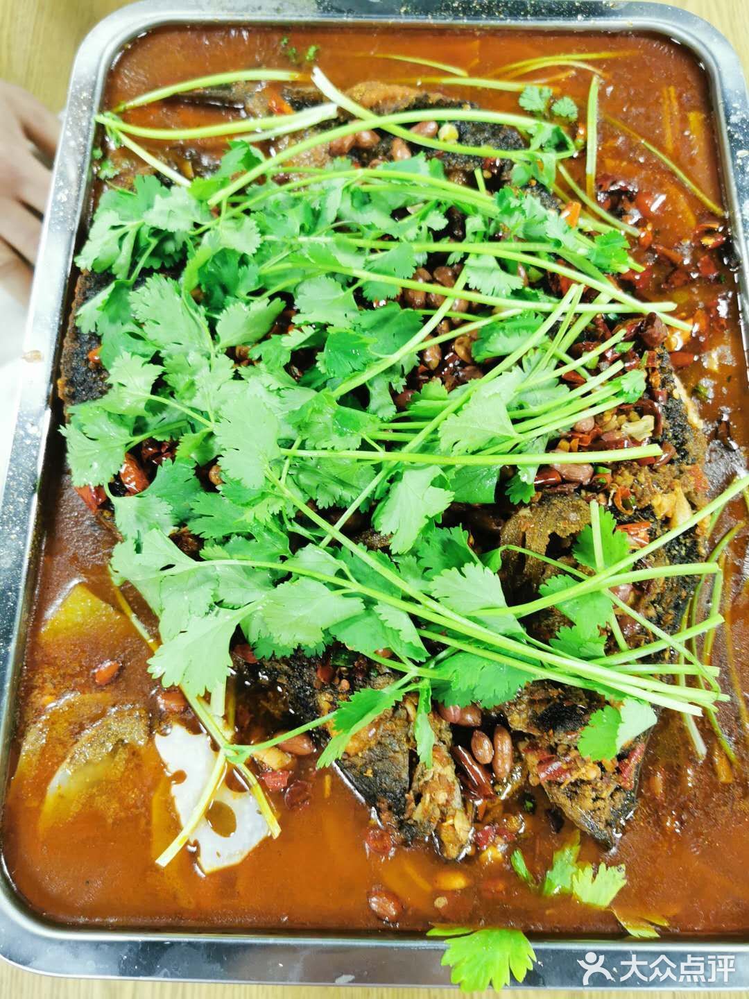 烤鱼相貌很不错，吃起来辣和爽口的鱼肉