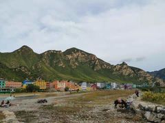 -百里峡七彩艺术小镇