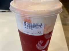 奶霜草莓果茶-CoCo都可(惠福店)