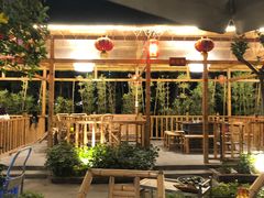 -茅草房·河畔园林火锅