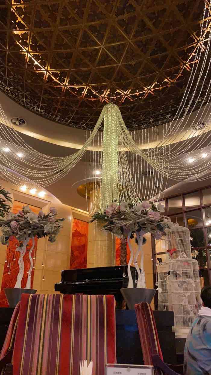 8号公馆ktv-"蓝港每年的这个时候都要来一趟,因为这里的.