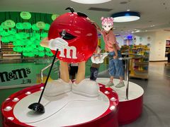 -m豆巧克力世界(上海世茂广场店)