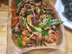 -老滇山寨•云南特色菜•地方菜•民族风情歌舞表演(金碧店)