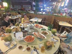 -三亚火车头万人海鲜广场