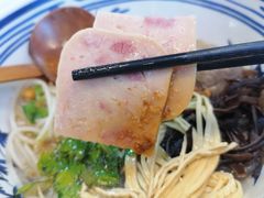 午餐肉特写-胡大怪手工酸辣粉(安亭店)