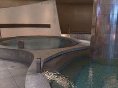 -涨巢·潮玩水疗局