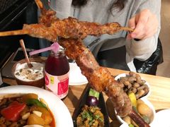 红柳羊肉串-阿里家·新疆烤肉酒場 by MIG