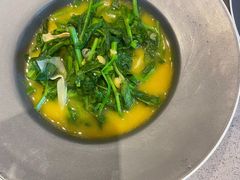 豌豆黄浸豌豆尖-半山腰·云南菜(侨福芳草地店)