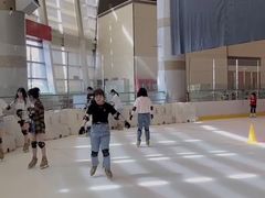-成都冰纷万象滑冰场