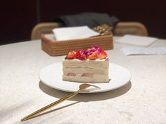 草莓乌龙千层蛋糕-Toris(LuOne凯德晶萃广场店)