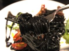 墨鱼汁意大利面配虎虾幼嫩鱿鱼须-C&R西班牙餐厅