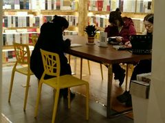 -新华里咖啡书吧(新华书店小寨店)