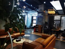 -FRIDAY星期五专业美发沙龙