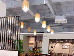 大堂-胡须哥网红竹筒菜