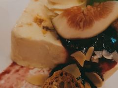 传统手工坚果冰淇淋配混合莓果酱-塞纳河法国餐厅(意式风情街店)