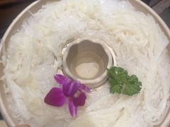 -老牌坊云南鱼豆花火锅(爱建店)