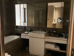 -深圳国际会展中心希尔顿酒店(前海华发冰雪世界店)