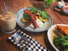 -ROAST coffee & eatery