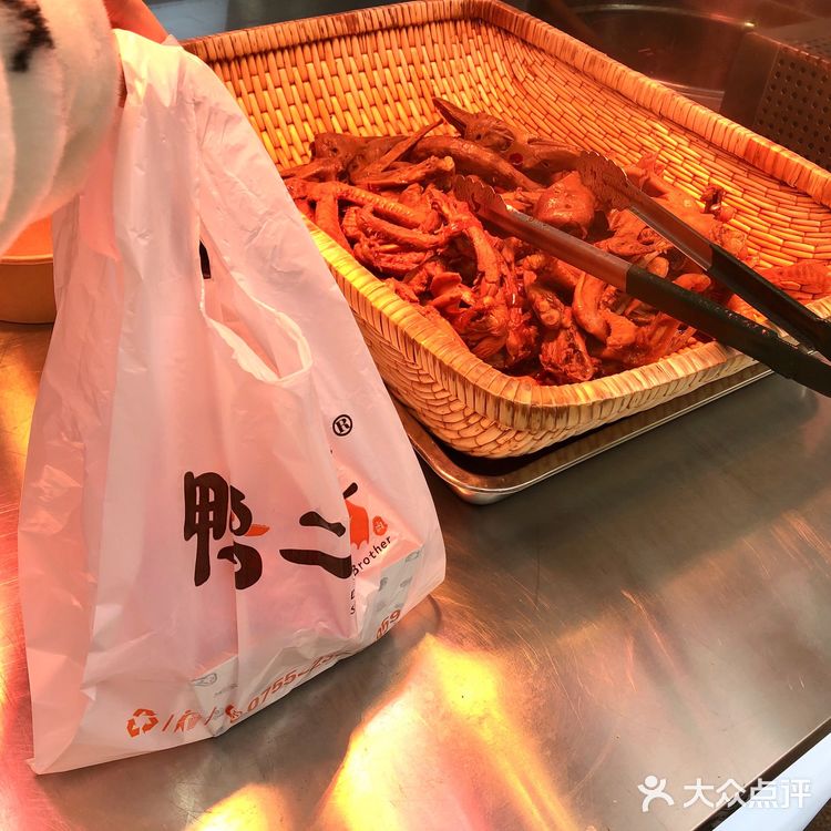真香，鸭二哥的卤味绝了 地理位置：宝安大仟里正对面