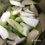 软糯鲜香的爽滑口感，干贝炒丝瓜。