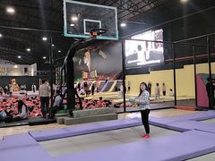 -嘿哟动霸CHUA·新潮玩运动娱乐中心·蹦床滑冰团建乐园