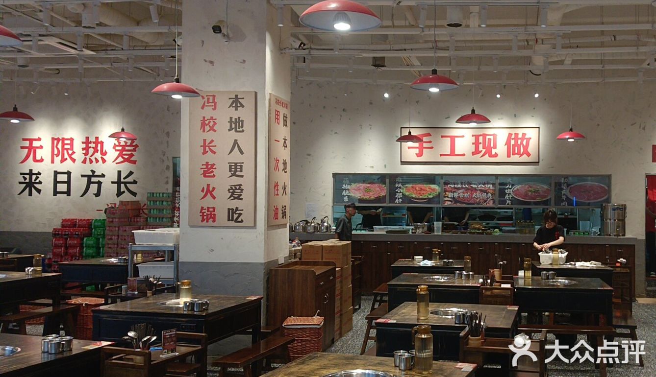 尤其是他们的特色火锅，汤底浓郁，食材新鲜