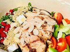 炙烤鸡胸藜麦沙拉佐蜂蜜柠檬汁-bluefrog蓝蛙(水游城店)