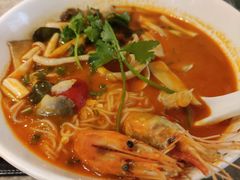 酸辣冬阴功海鲜汤檬粉-美奈小馆·东南亚菜(福田星河COCO Park店)