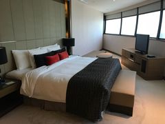 -上海滴水湖皇冠假日酒店